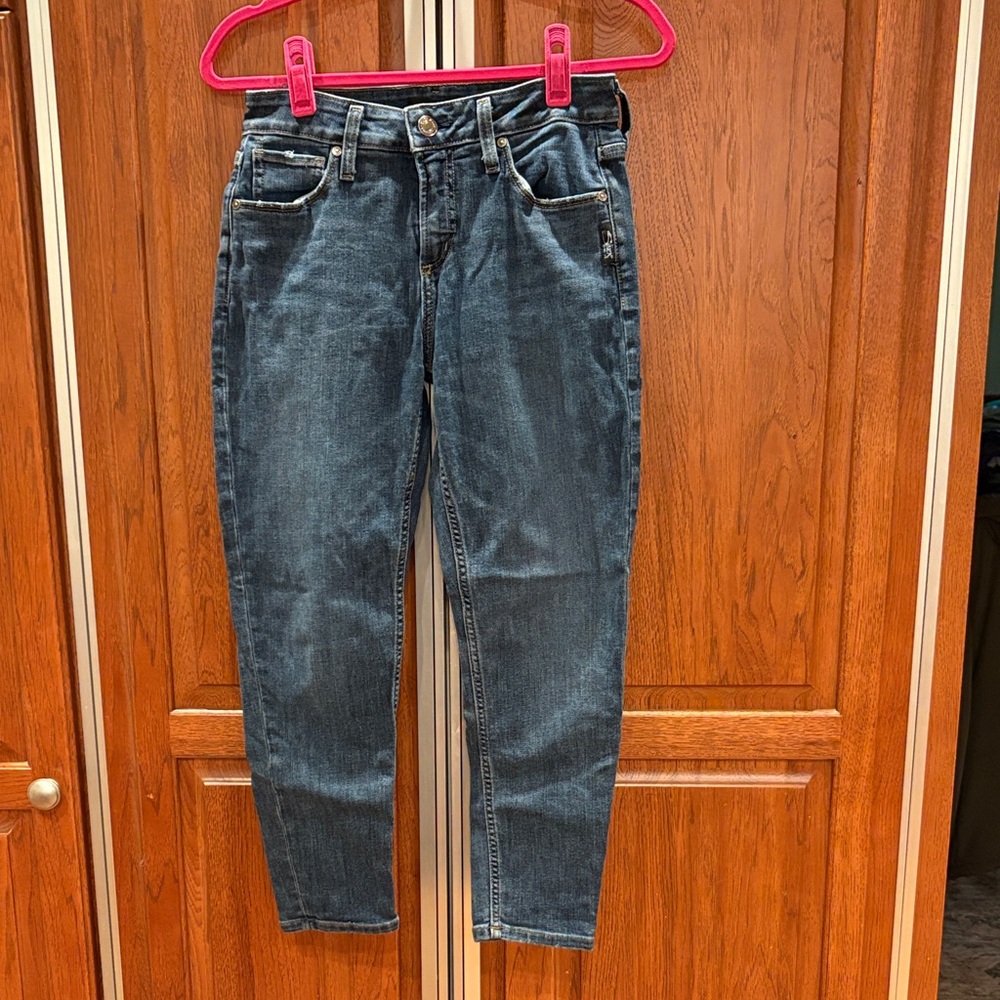Silver Jeans Avery Skinny Crop Jeans!
